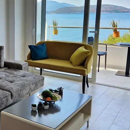 Salty Breeze Sea View Apartmán *