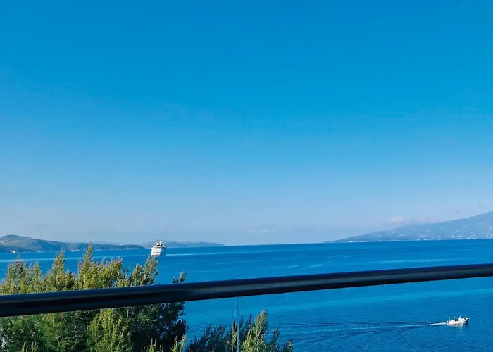 Apartment Salty Breeze Sea View *